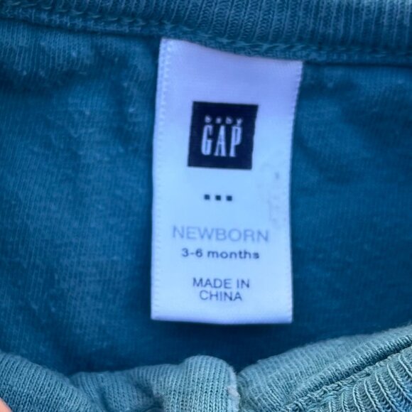 Baby Gap Velour Romper 3-6 Months - Picture 3 of 5